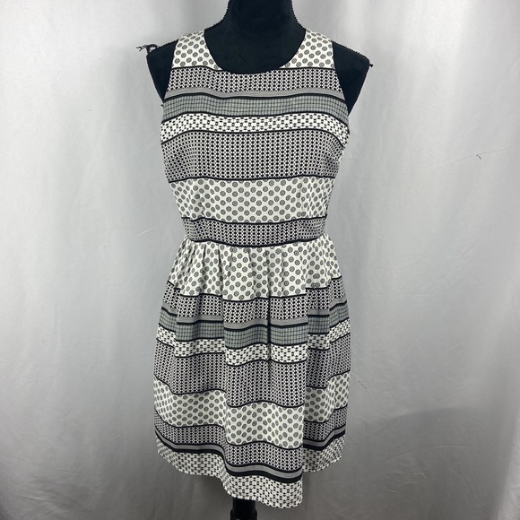Jack by BB Dakota Black and White Sleeveless Skater Dress with a Pleated Skirt - Picture 3 of 11